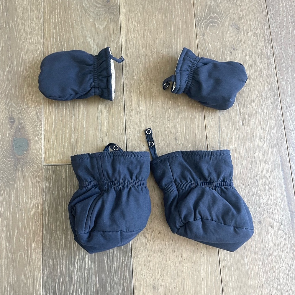 Emporio Armani Mittens + Feet Warmers